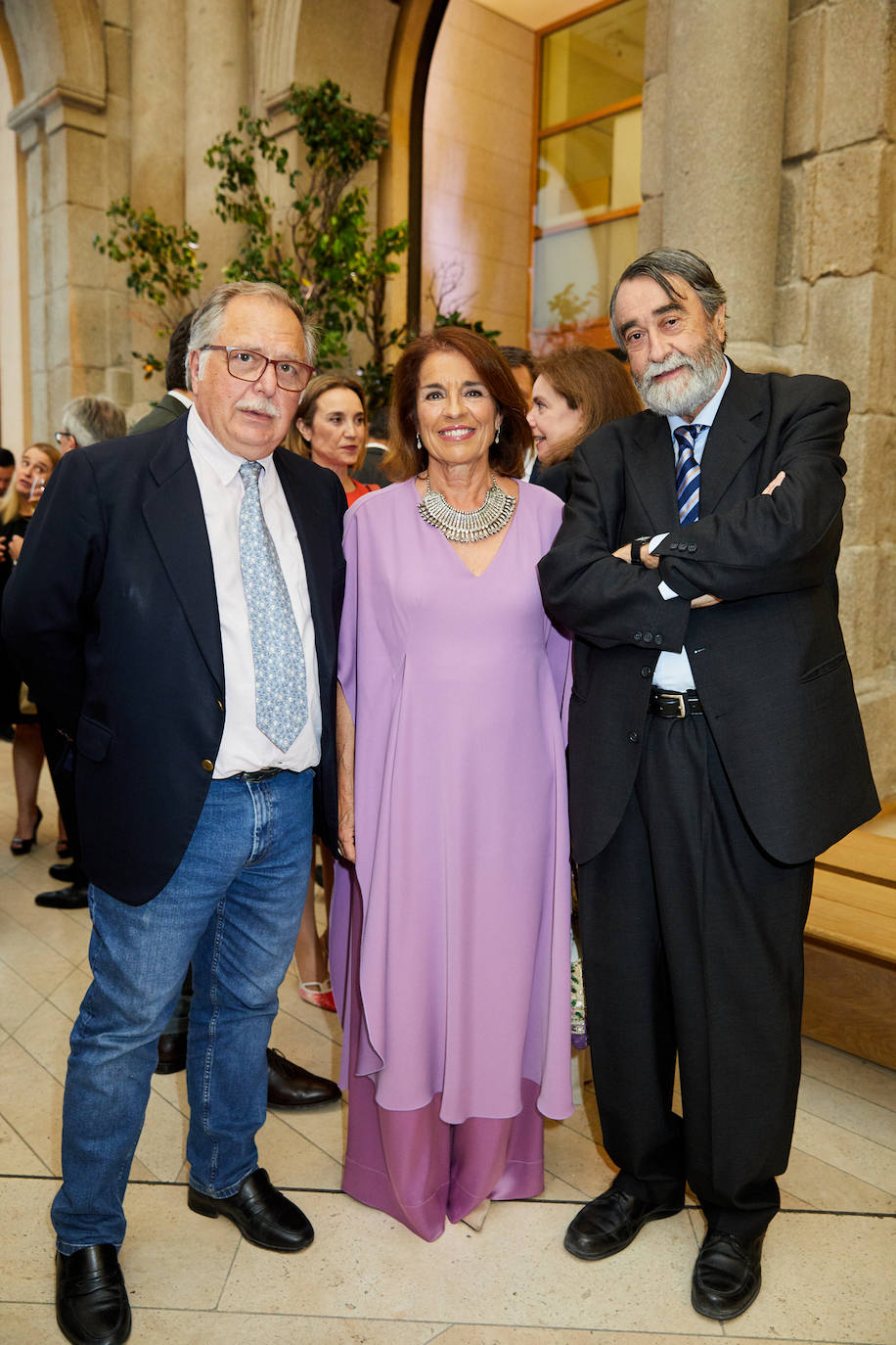 Ana Botella, presidenta de la Fundación Integra, con Luis Herrero y Pedro García Cuartango