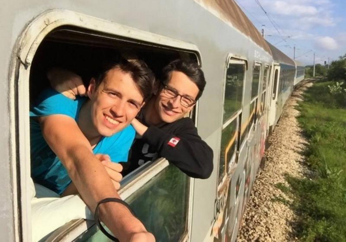 Dos jóvenes, en el Interrail.