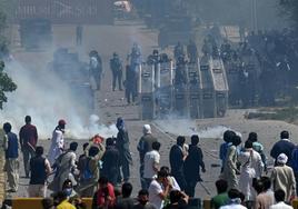 Protestas en Islamabad por el arresto de Imran Khan.