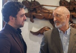 Jesús Fernández Úbeda y Arturo Pérez-Reverte en la presentación de 'Nido de piratas'