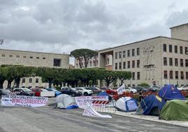 Tiendas de campaña instaladas en el campus de la universidad de la Sapienza, en Roma.