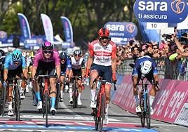 Pedersen se lleva el sprint de Nápoles