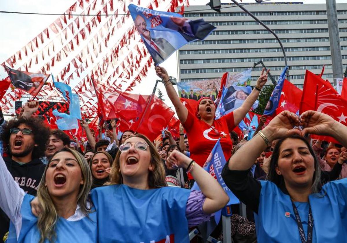 Partidarios del candidato opositor Kemal Kilicdaroglu, en un mitin en Ankara.