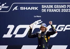 Marco Bezzecchi celebra su triunfo en Le Mans