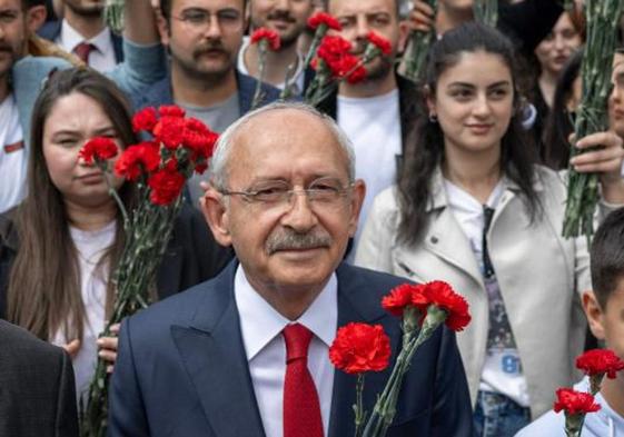 Kalicdaroglu durante una visita al mausoleo de Ataturk.