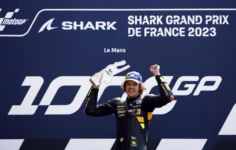 Marco Bezzecchi celebra su triunfo en Le Mans