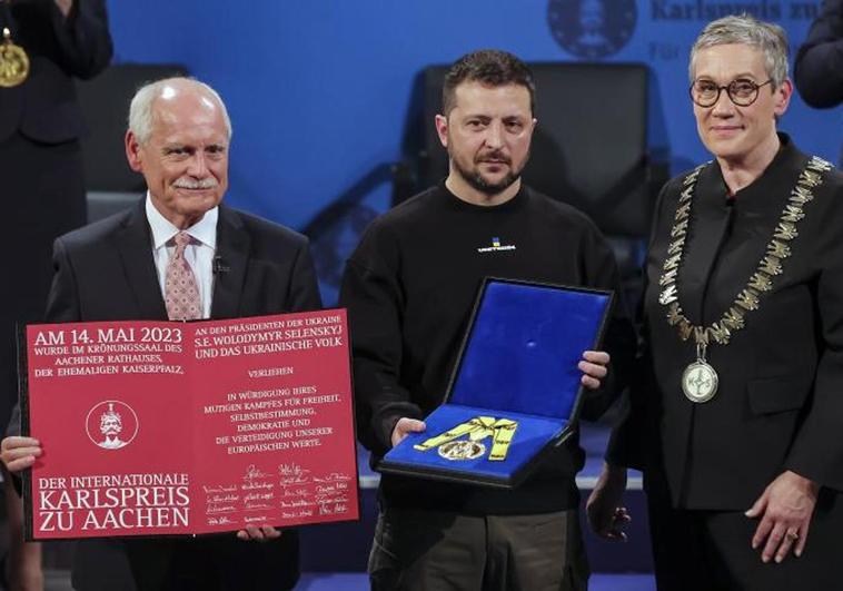 Alemania acerca a Ucrania a la Unión Europea con el premio Carlomagno
