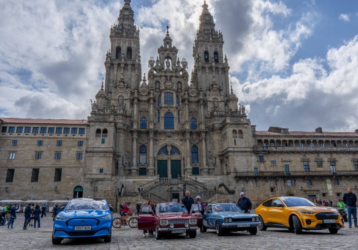 Posado de los vehículos en la Plaza del Obradoiro