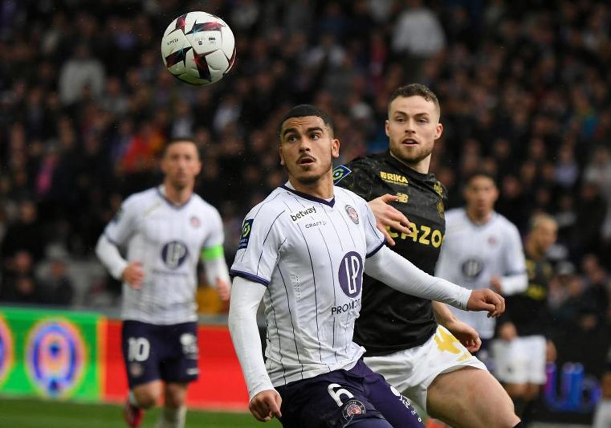 Zakaria Aboukhlal, durante un encuentro con el Toulouse.