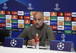 Pep Guardiola, durante la rueda de prensa en el Etihad Campus.