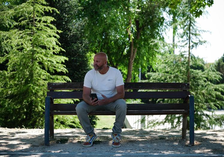 Iván Díaz, 50 años y empresario. Ha superado dos veces el cáncer: una a los 16 y otra a los 47 años. «Se puede salir adelante, tener familia. Hay que seguir. Con más esfuerzo pero es lo que hay».