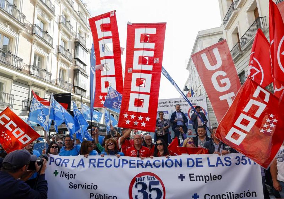 Los sindicatos CCOO, CSIT Unión Profesional y UGT convocan una manifestación para reclamar la recuperación de la jornada laboral de 35 horas el 18 de mayo.