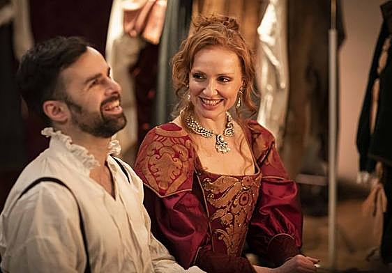 La actriz Cristina Castaño, junto al biólogo, divulgador científico y monologuista Ricardo Moure en un momento del programa.