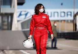 Isabel Díaz Ayuso visita el circuito del Jarama RACE.