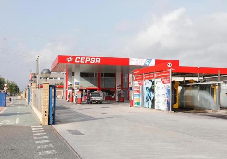 Un hombre de 47 años muere apuñalado en una gasolinera de Murcia