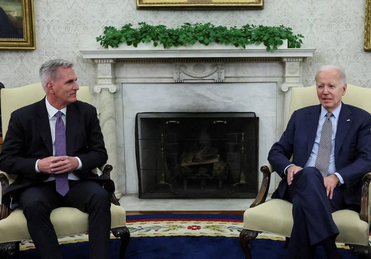 El presidente de la Cámara de Representantes, Kevin McCarthy, y el presidente de EE UU, Joe Biden, se han reunido esta semana para hablar sobre la deuda.