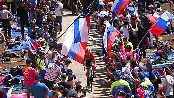 Roglic asalta el Giro