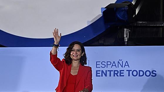 Ayuso arrasa y logra su objetivo de gobernar sin la atadura de Vox