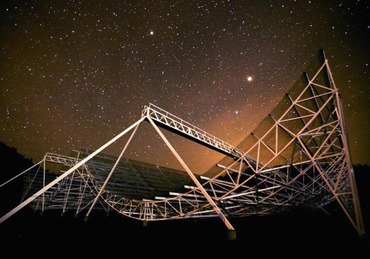 Antena del experimento Chime, en Canadá.