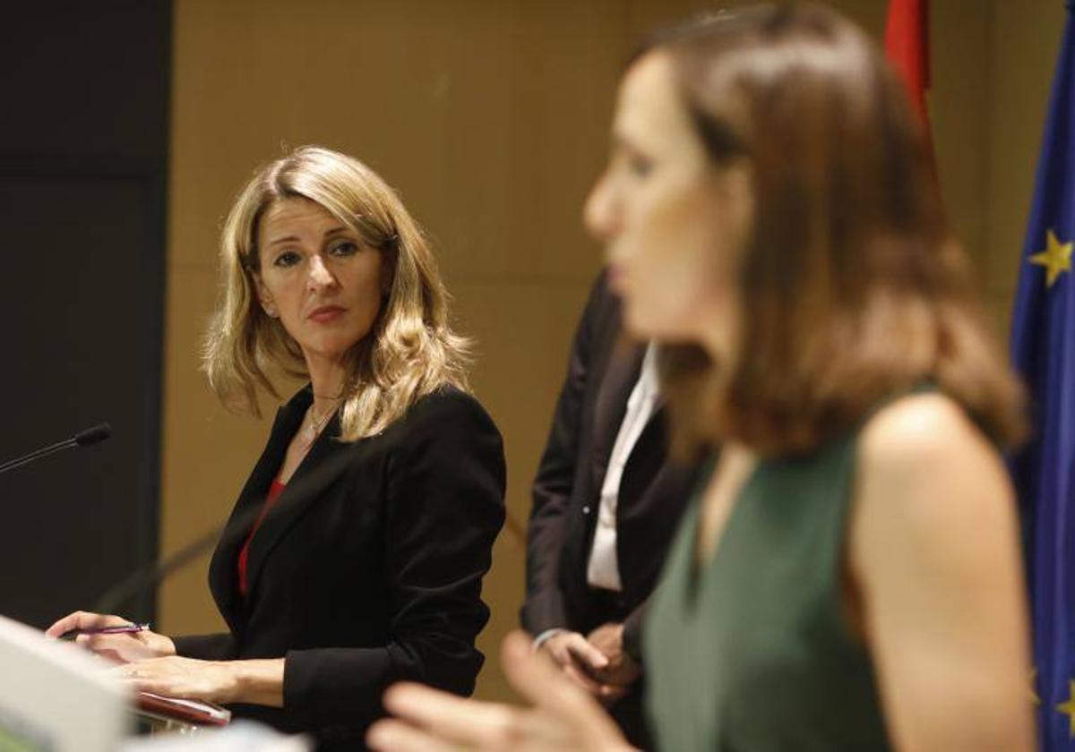 Yolanda Díaz e Ione Belarra durante una rueda de prensa en julio de 2022.