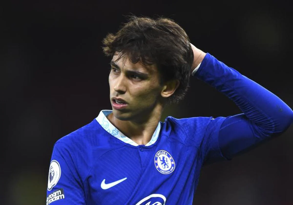Joao Félix se lamenta de una ocasión de gol fallada con el Chelsea.