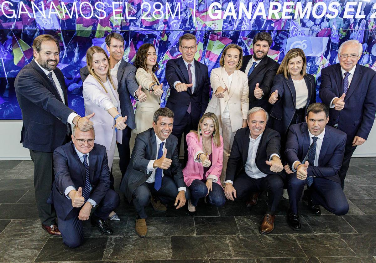 Feijóo celebra junto a los dirigentes del PP la victoria del domingo, bajo el lema 'Ganamos el 28-M, ganaremos el 23-J'.