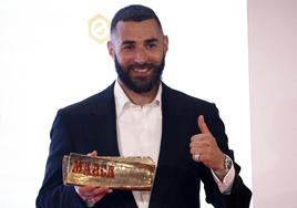 Karim Benzema, con el premio Marca Leyenda.