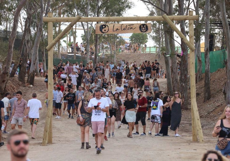 Asistentes entrando al festival en la edición de 2022.