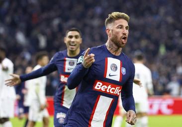 Sergio Ramos celebra un gol marcado en la Copa de Francia frente al Olympique de Marsella