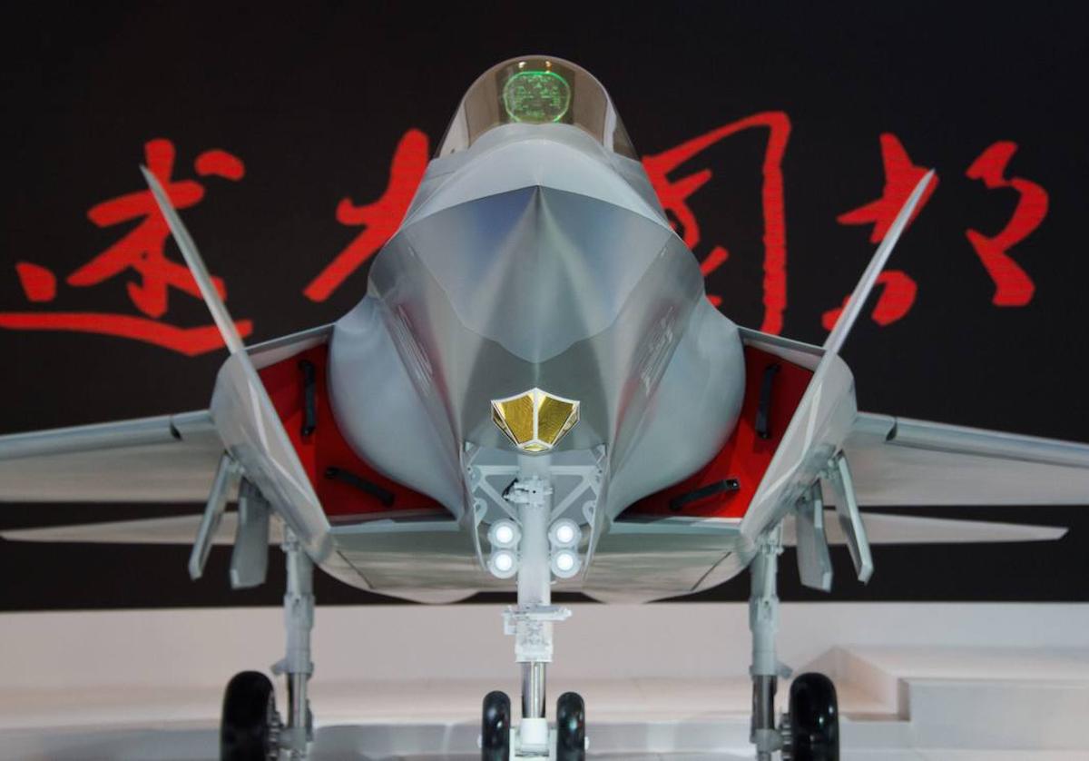 El nuevo caza furtivo J-31 fue presentado en la exposición de Zhuhai.