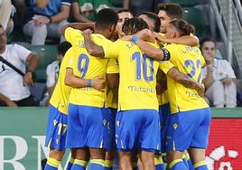 El Cádiz empata en Elche y conserva la categoría