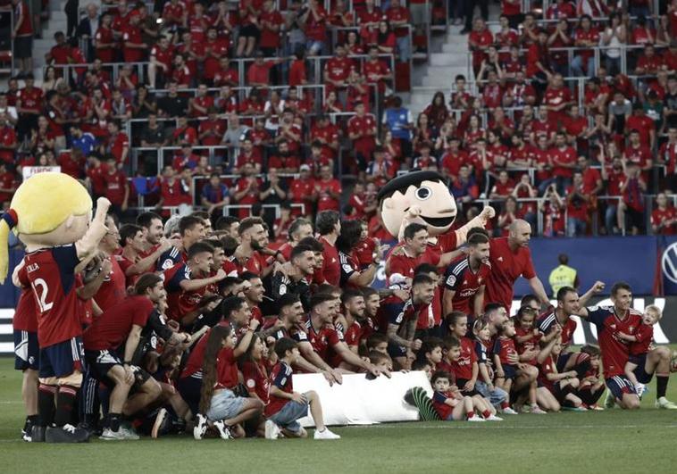 La plantilla de Osasuna celebra su acceso a la Conference League