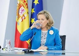 La vicepresidenta económica, Nadia Calviño, tras el Consejo de Ministros de este martes.