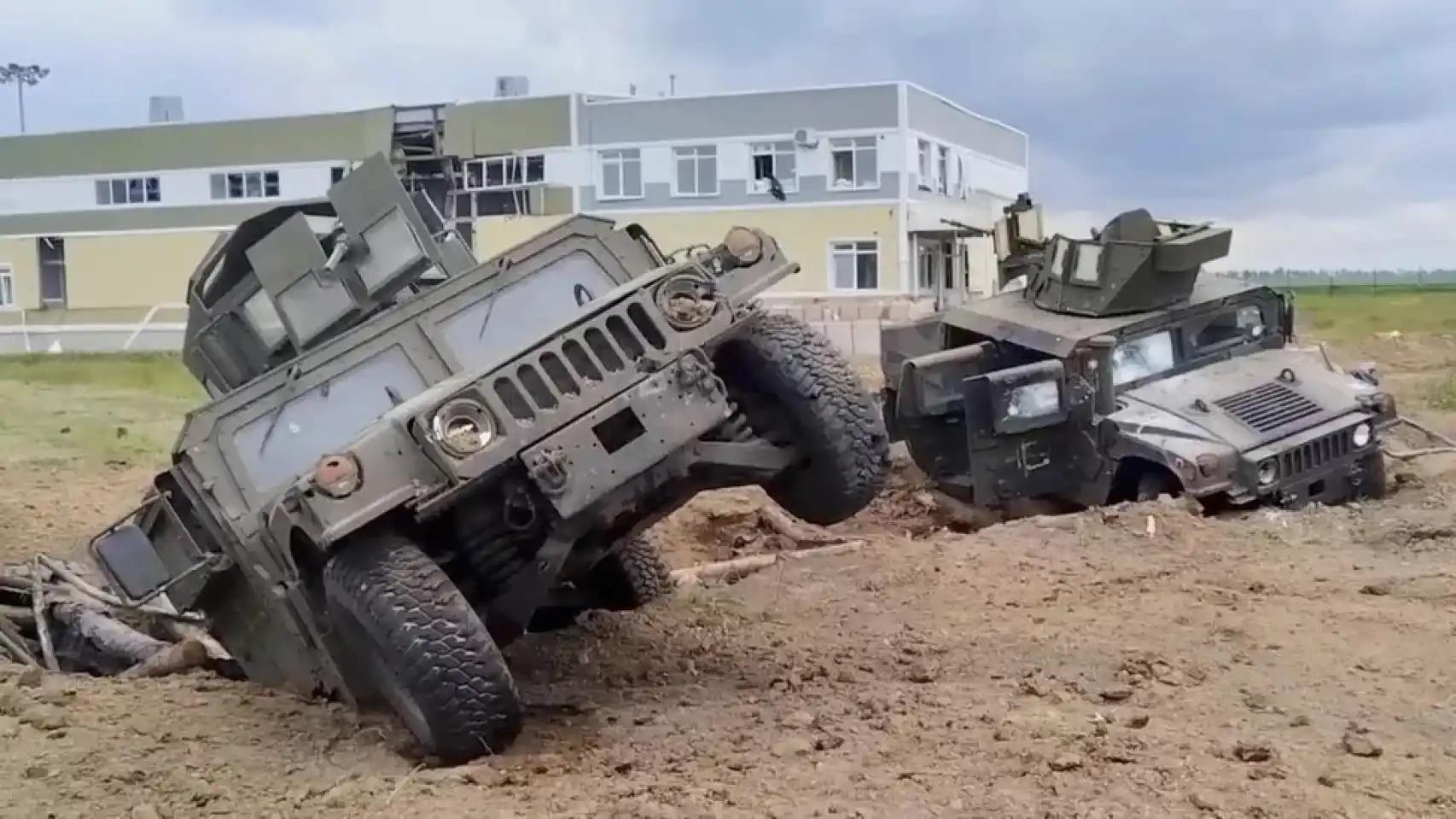 Un Humvee estadounidense destruido tras una incursión en la región rusa de Bélgorod.