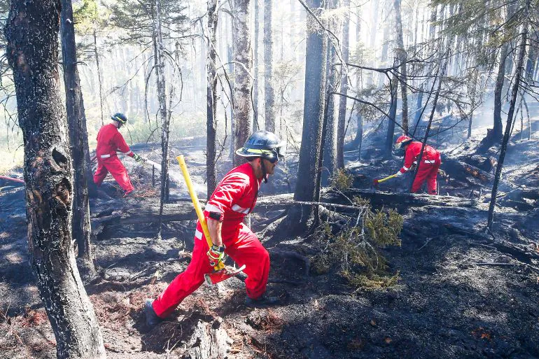 La pelea de Canadá contra más de 400 fuegos