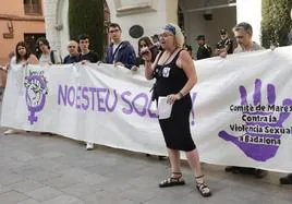 Concentración en Badalona este jueves contra las agresiones sexuales.