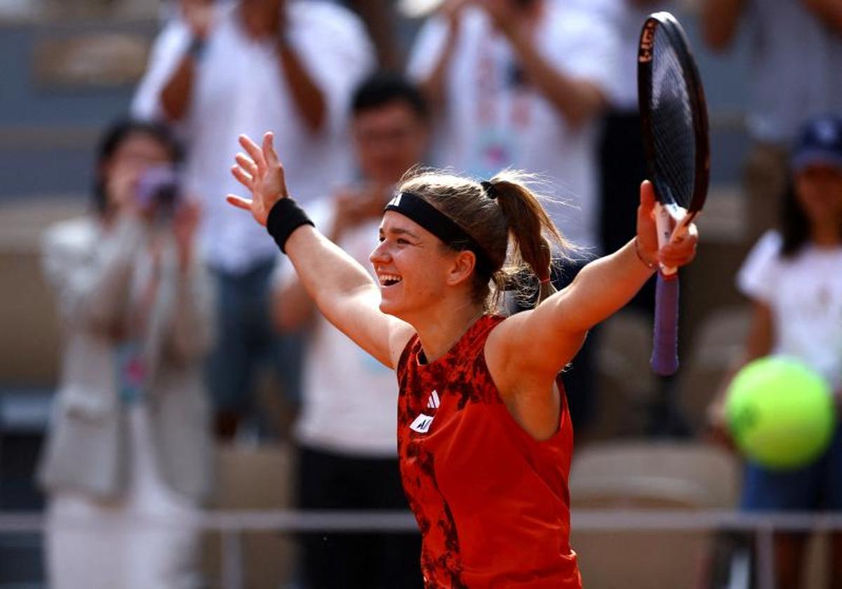 Karolina Muchova celebra su victoria ante Aryna Sabalenka.