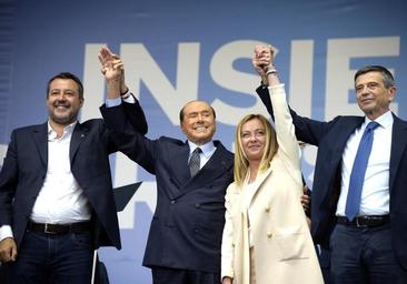 La clase política italiana reivindica a Berlusconi como una figura histórica