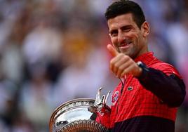 Novak Djokovic celebra el triunfo en Roland Garros.