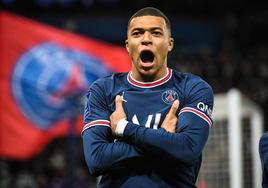 Kylian Mbappe celebra un gol con la camiseta del PSG