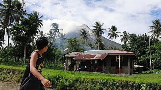 Más de 20.000 evacuados por la erupción de un volcán en Filipinas