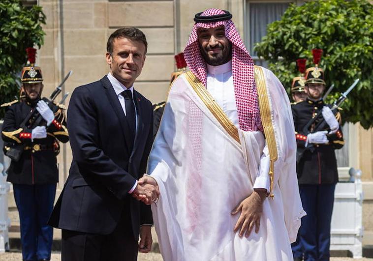 Las ONG francesas critican a Macron por blanquear al heredero saudí Bin Salman
