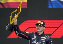 Verstappen, celebrando la victoria en Canadá.