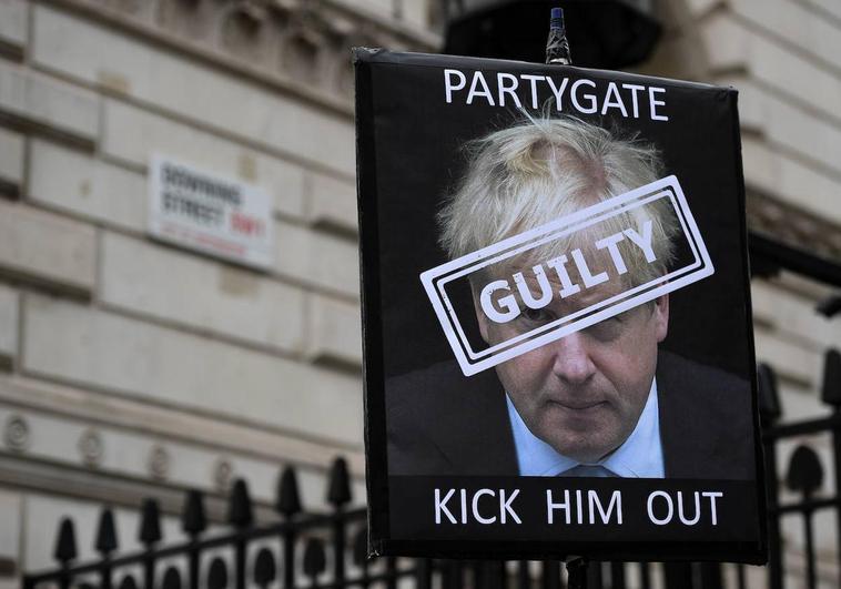 Sale a la luz un vídeo de una fiesta del 'partygate' en la sede de los conservadores británicos