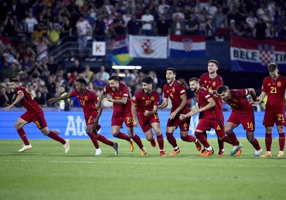 Los jugadores celebran el triunfo