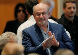 Salman Rushdie es galardonado con el Premio de la Paz de los Libreros Alemanes