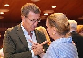 Alberto Núñez Feijóo, junto a Amelia Valcárcel.