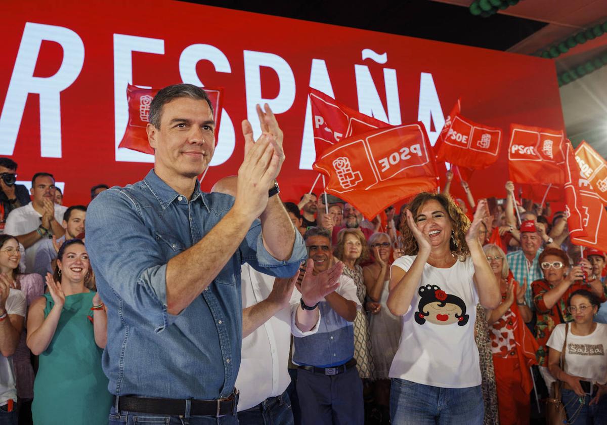 El presidente del Gobierno y secretario general del PSOE, Pedro Sánchez, en un mitin el domingo pasado en Sevilla.