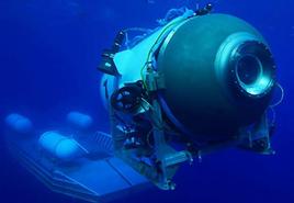 Imagen del Titan en un viaje de prueba dirigiéndose a una plataforma para ser izado a la superficie.