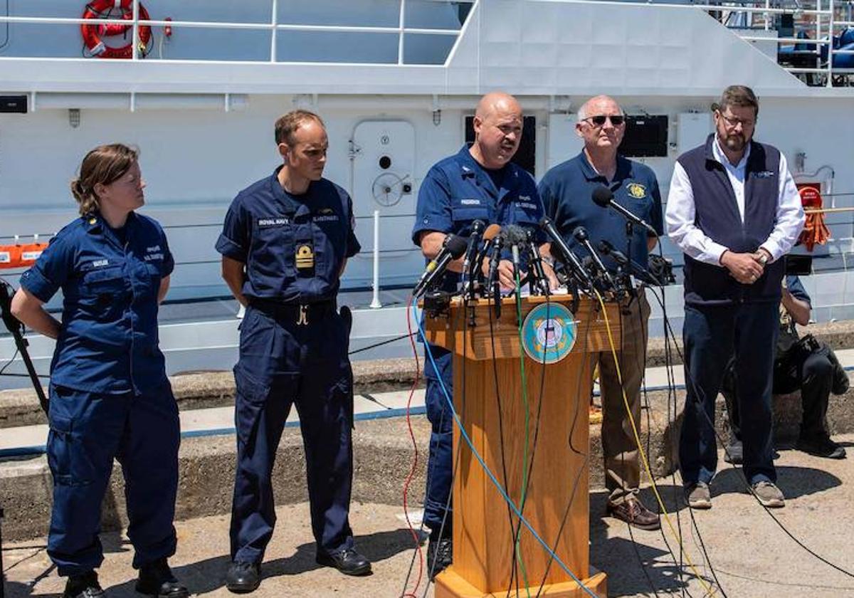 El capitán de la Guardia Costera Jamie Frederick en una rueda de prensa sobre los esfuerzos de búsqueda del 'Titan'